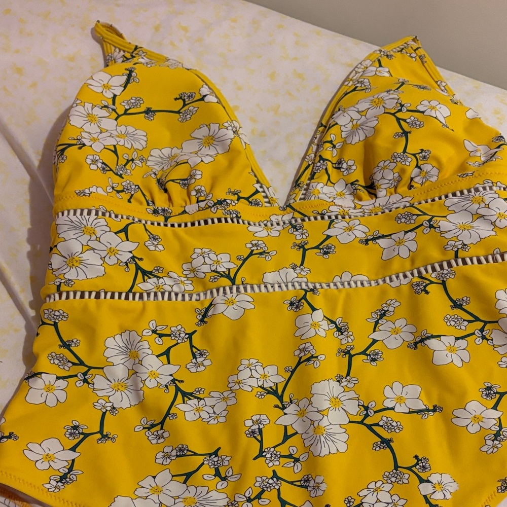 Cupshe Yellow Floral V-Neck Camisole